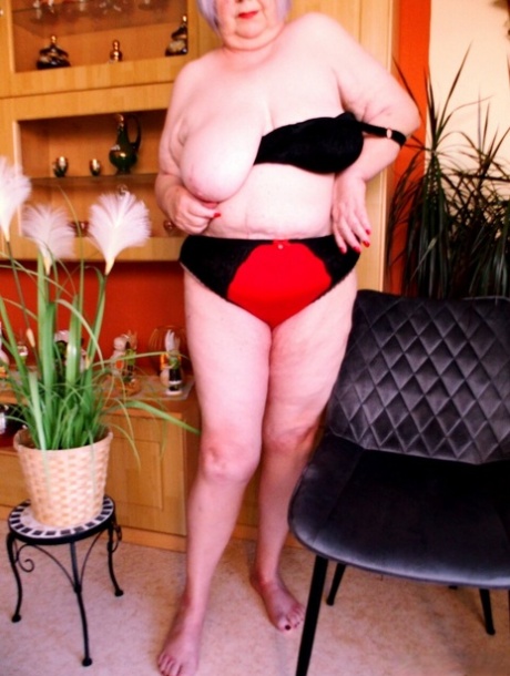 babiččí spodní prádlo špičkové porno sbírka