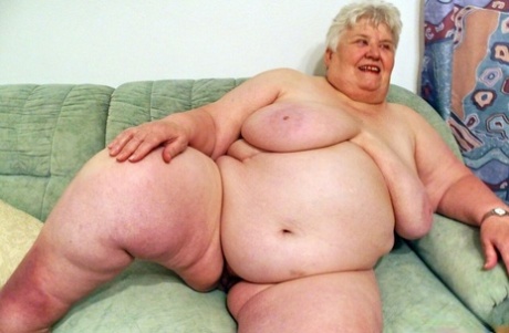 faltige Oma perfekte nacktheit galerie