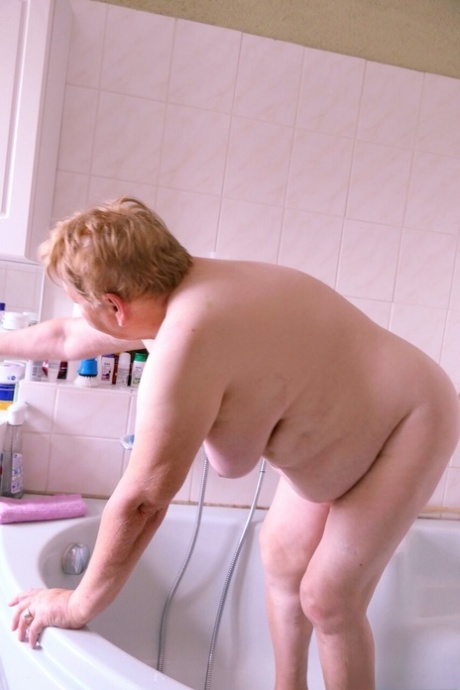 thick granny free pictures