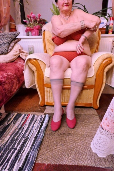 grand-mère ridée belle nue images
