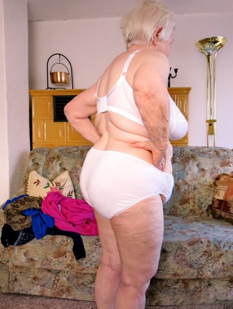 old granny free nude images