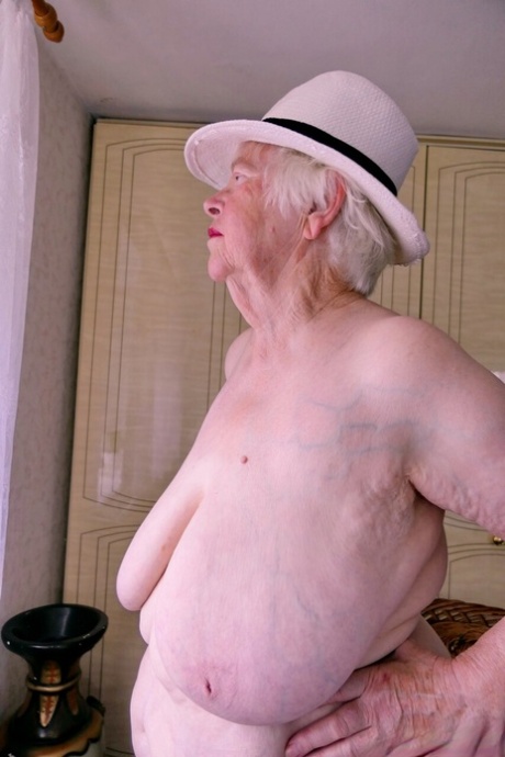 wrinkled granny naked photo