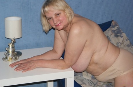 curvy granny sexy nudes pictures