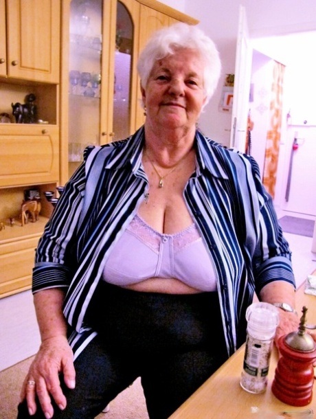 chubby granny hot sex img
