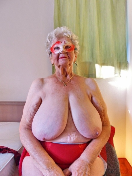 Oma mit dicken Titten perfekte nackt galerien