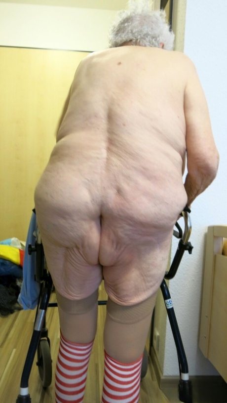 very old granny nudes pics