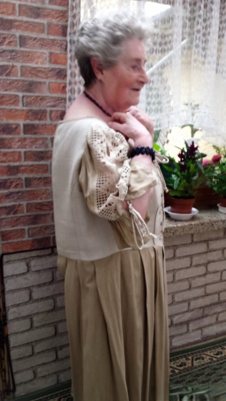 very old granny xxx archive