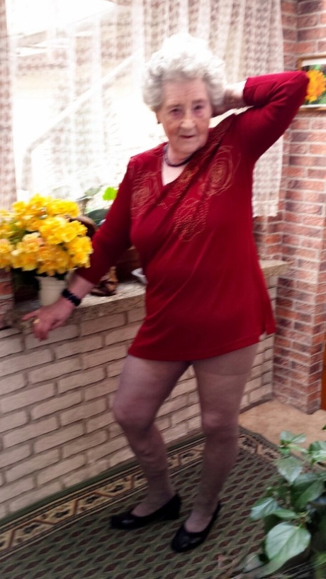 grand-mère aux cheveux courts joli images
