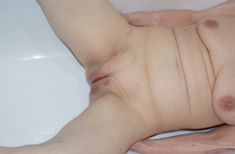 nonna dai capelli corti arte pornografica img
