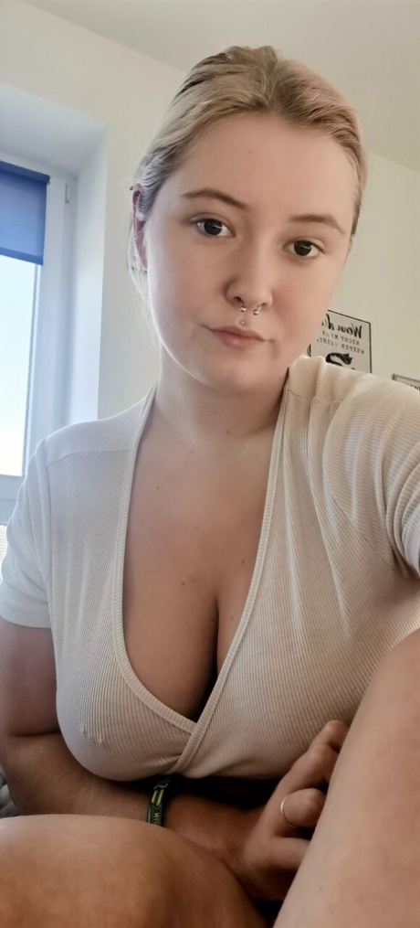 cleavage beautiful naked pics