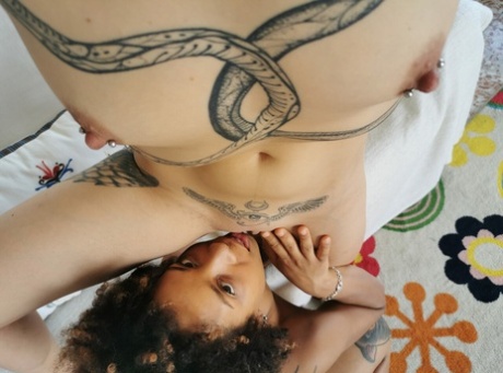 tatouage ébène chaud belle image