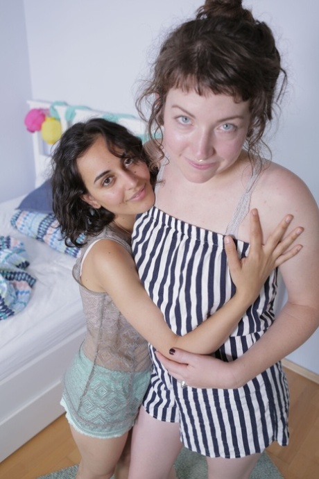 eerste keer lesbisch porno's afbeeldingen