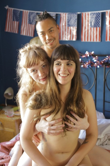 amateur trio erotisch leuk foto