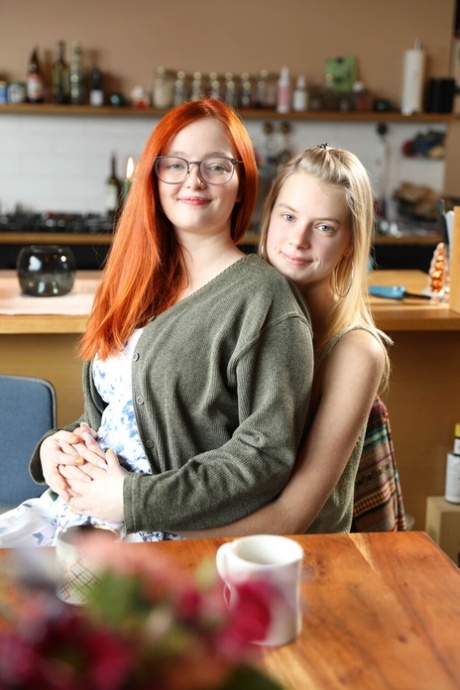 dospívající kotě nahá pěkná img