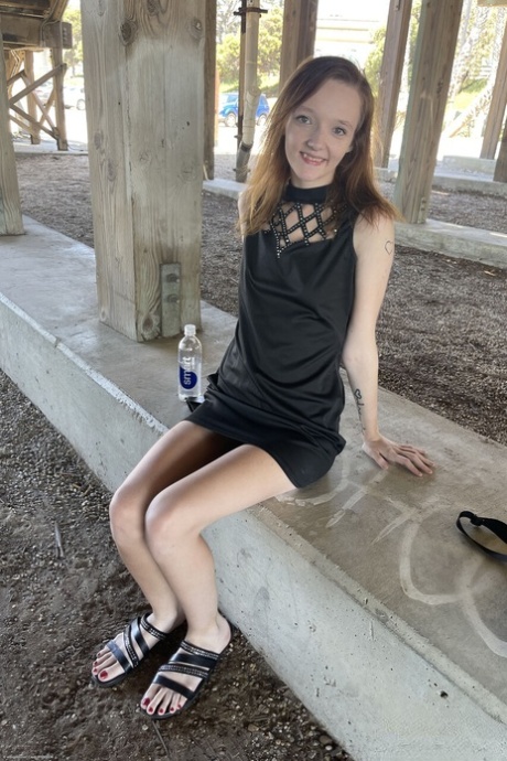 amateur petite free naked picture