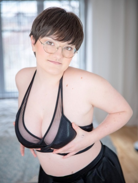 vrouw met grote tieten XXX porno afbeelding
