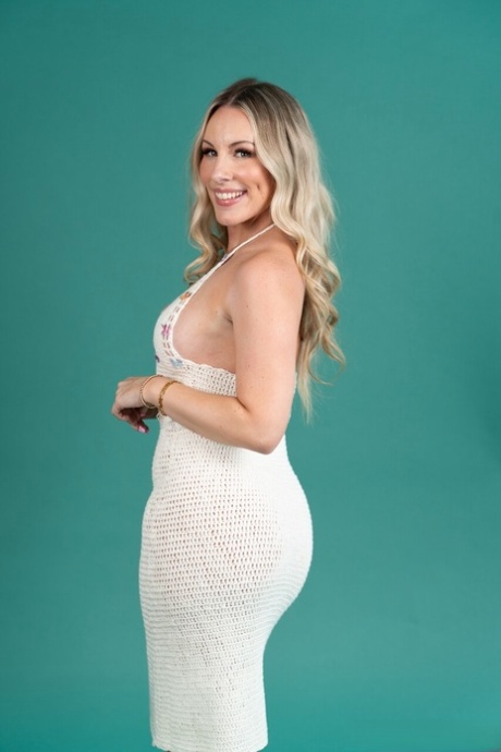 drobna blondynka MILF nagość erotyczna fotka