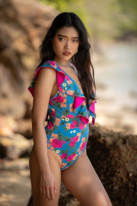 かわいいアジア人 セクシーヌード 写真
