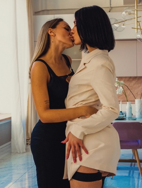 fille sur fille nue xxx collection