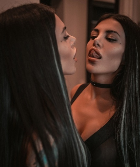 red lipstick hot photos