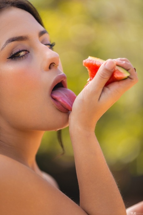 小柄なブロンド セクシー裸 写真