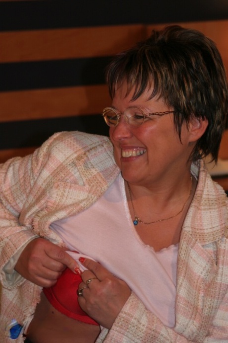 femme au foyer potelée belle chaude photo