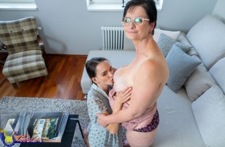 old granny hot nude galleries