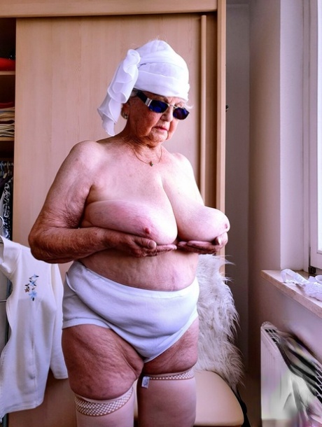 granny saggy tits sexy naked photo