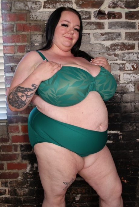 大きな黒いおっぱい ポルノグラフィック 写真