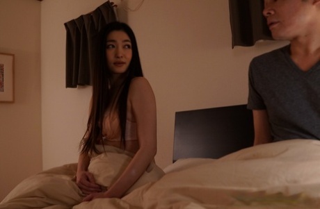 asian housewife hot pic