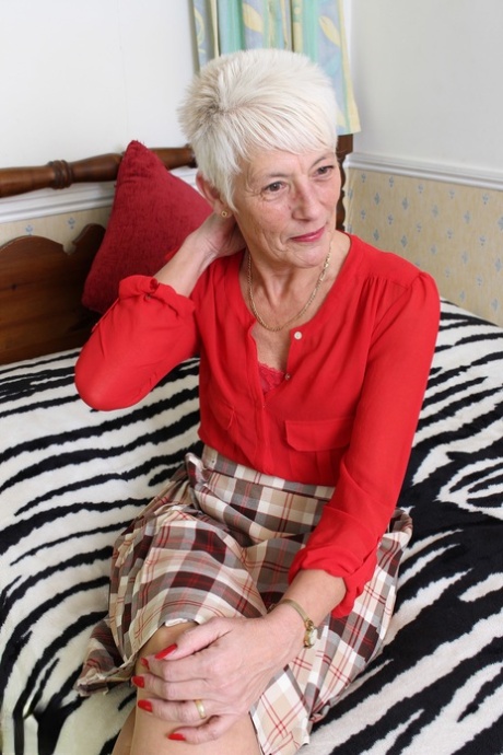 granny skirt erotic photo