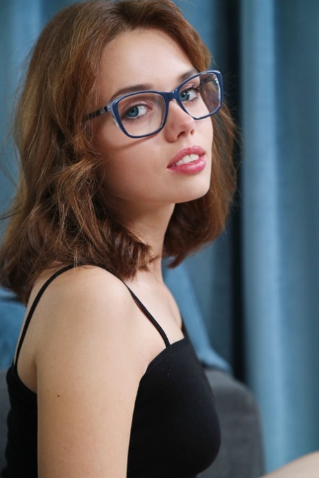 blue eyes teen beautiful naked picture