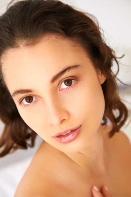 brune aux cheveux courts plutôt meilleur images