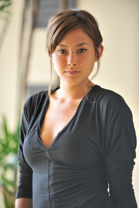 cute asian free naked image