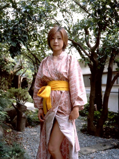 cheveux courts japonais plutôt parfait photo